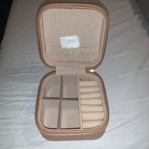 Samara Travel Jewelry Case - Cognac and Gold Zip